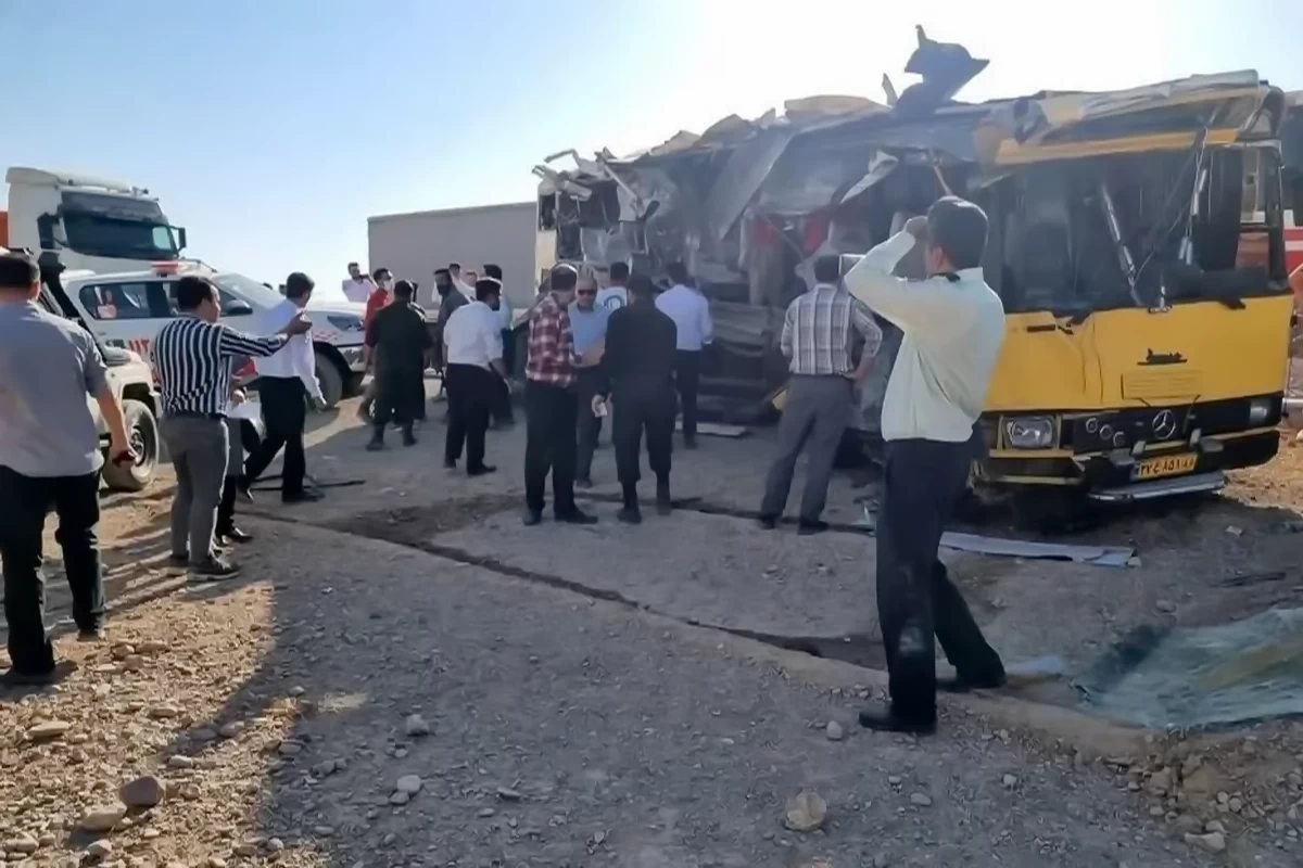 Tələbələri daşıyan avtobus qəzaya uğradı - Ölənlər var