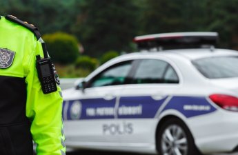 Yol polisi küləkli hava ilə bağlı müraciət edib