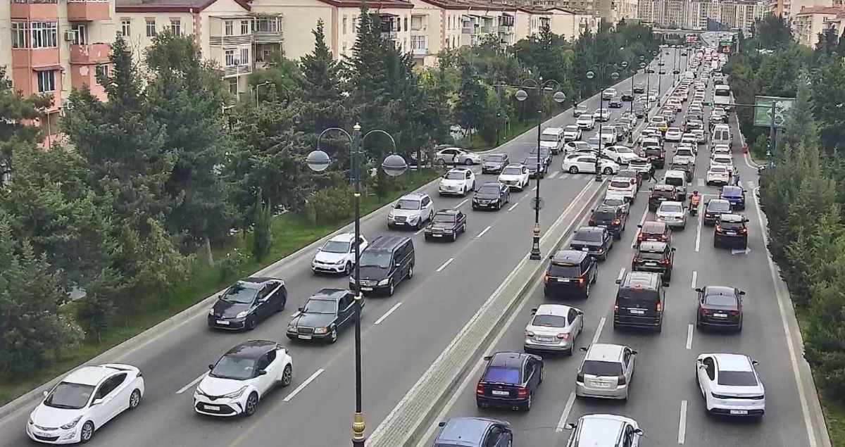 Bakının bir sıra yollarında tıxac var - SİYAHI