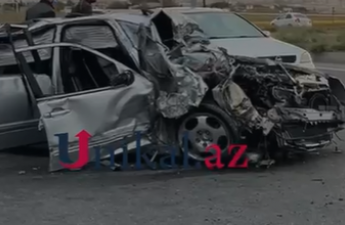 Hövsan yolunda iki maşın toqquşdu - VİDEO
