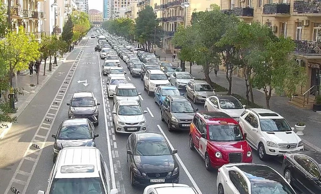 Bu yollarda sıxlıq var - SİYAHI