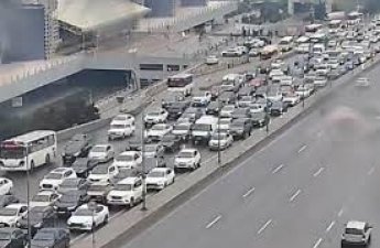 В Баку на нескольких улицах и проспектах наблюдаются пробки