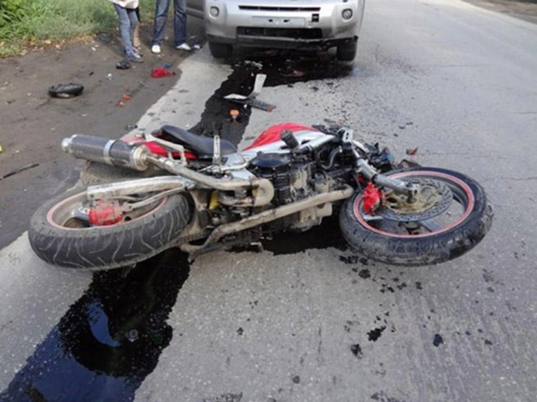 Bakı-Sumqayıt yolunda motosiklet piyadanı vurdu: Sürücü öldü