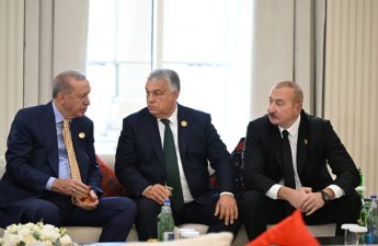 Liderlər çay süfrəsi arxasında - FOTOLAR