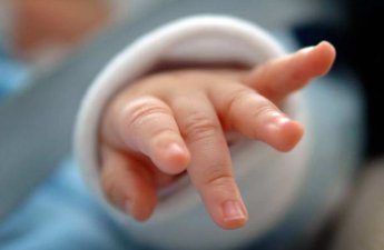 Son 5 ildə 100 minə yaxın uşaq nikahdankənar doğulub - Rəsmi