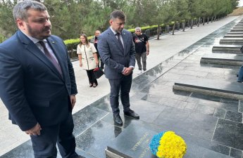 Ukrayna Ombudsmanı Şəhidlər xiyabanını ziyarət edib - FOTO