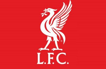“Liverpul” formasını geyindiyi üçün işdən qovuldu