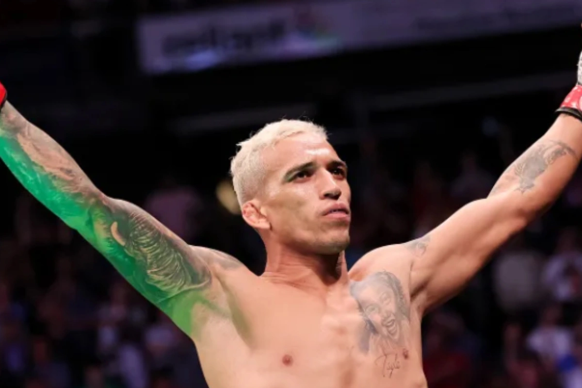 Çarlz Oliveyra UFC rekordunu yeniləyib