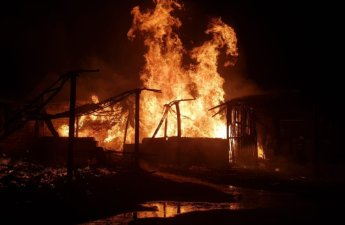 Сильный пожар охватил цех в Гейчае