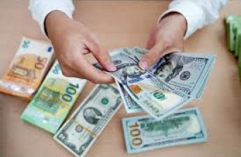 Доллар подешевел к евро и иене на ожидании решений США и Китая