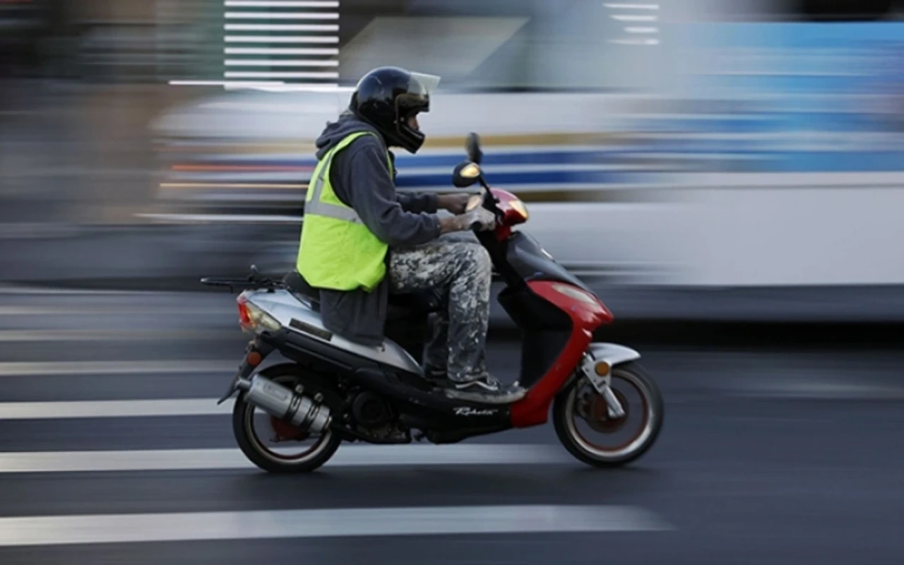 Azərbaycanda moped idarə etmək üçün sürücülük vəsiqəsi tələb olunacaq