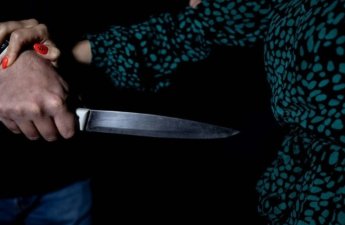 В Кюрдамире женщина выжила после 10 ножевых ранений