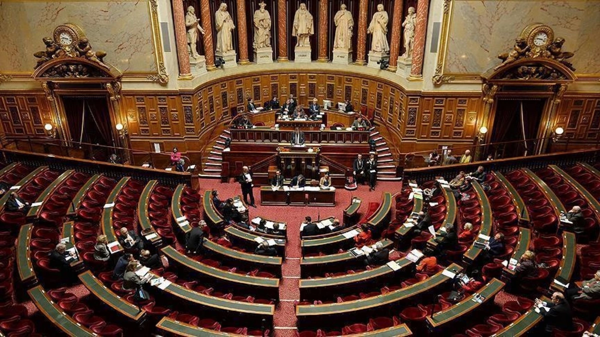 Fransa parlamenti hökumətə qarşı iki etimadsızlıq səsverməsi keçirəcək