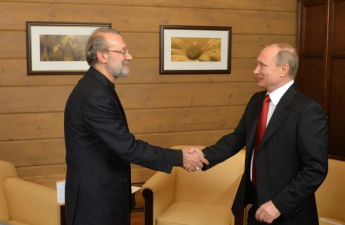 Laricani Putinlə görüşüb, Xameneinin mesajını çatdırıb