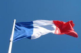 FT: Французы массово выводят деньги за рубеж на фоне политического кризиса