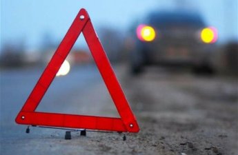 В Шамкире подростка придавило автомобилем во дворе дома