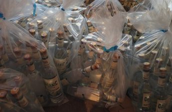 Gəncədə topdansatış mağazasında saxta alkoqollu içkilər aşkarlandı - FOTO