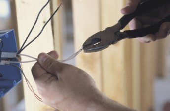Lənkəranda mobil operator əməkdaşını elektrik cərəyanı vurdu