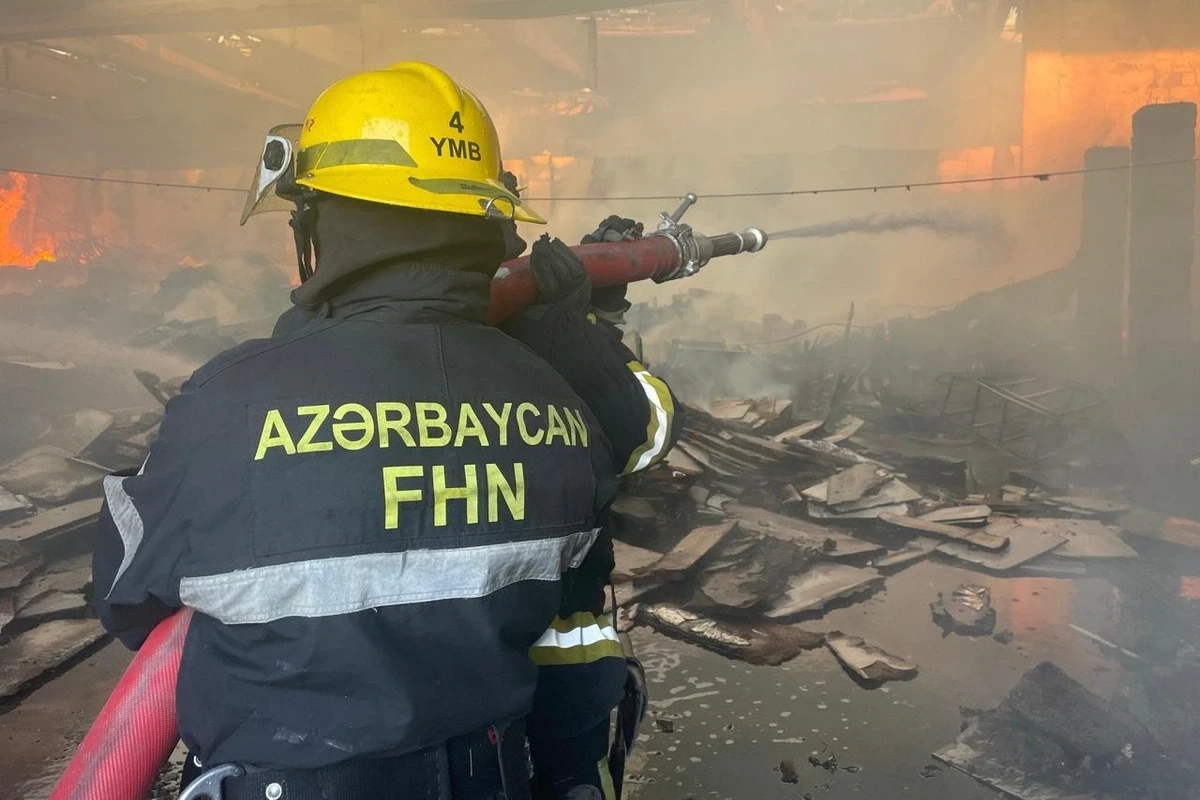 Bakıda ev yanıb, xəsarət alan var