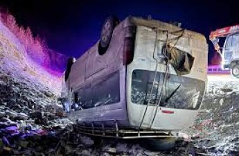 В Туве 10 человек пострадали в результате опрокидывания автобуса