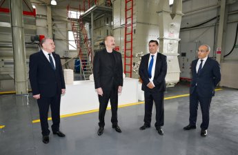 İlham Əliyev Sabirabadda pambıq emalı zavodunun fəaliyyəti ilə tanış olub - FOTO