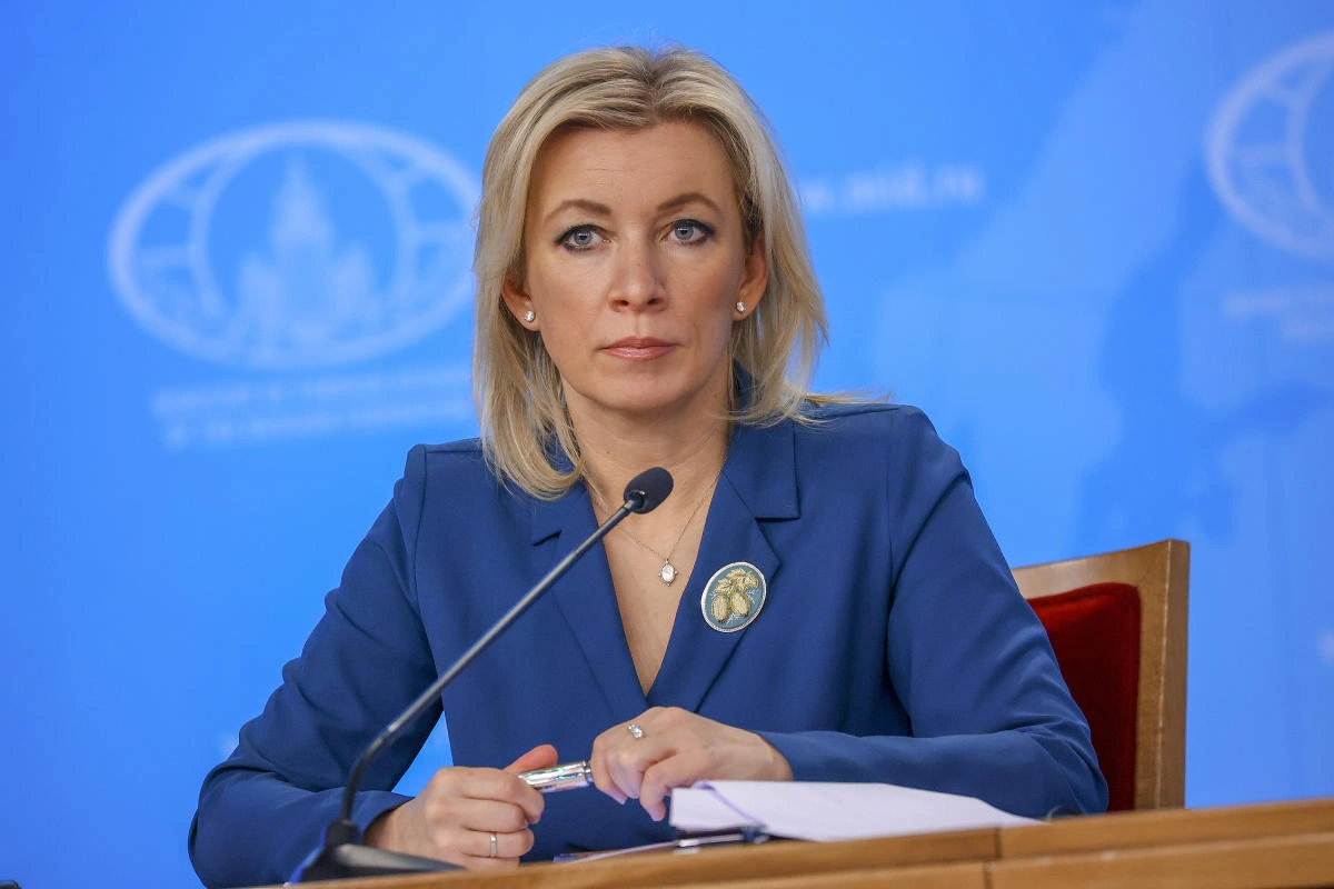 Zaxarova Makrona hərbçiləri Ukraynaya yox, Fransa muzeylərinə göndərməyi tövsiyə edib