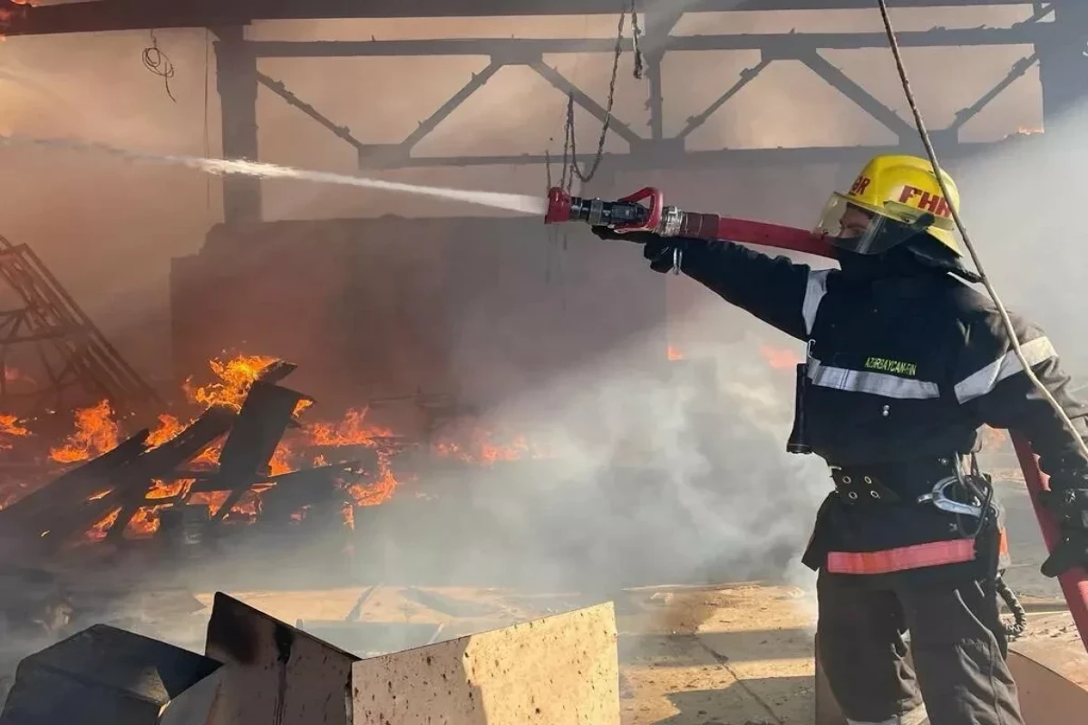 Xırdalanda çoxmərtəbəli yaşayış binasında yanğın baş verib