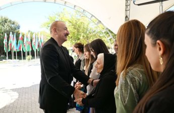 Prezident sakinlə zarafatlaşdı - VİDEO