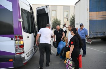 В Агдам и Агдере выехала очередная группа бывших вынужденных переселенцев