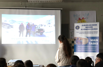 Ermənistan məktəbliləri Avropa missiyasını coşqu və maraqla qarşıladı...-FOTO