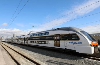 Azərbaycanda qatarların hərəkətinə maneə yaratmaq üçün relslərə qəsdən daş düzülüb