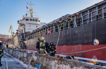 На Камчатке загорелось судно