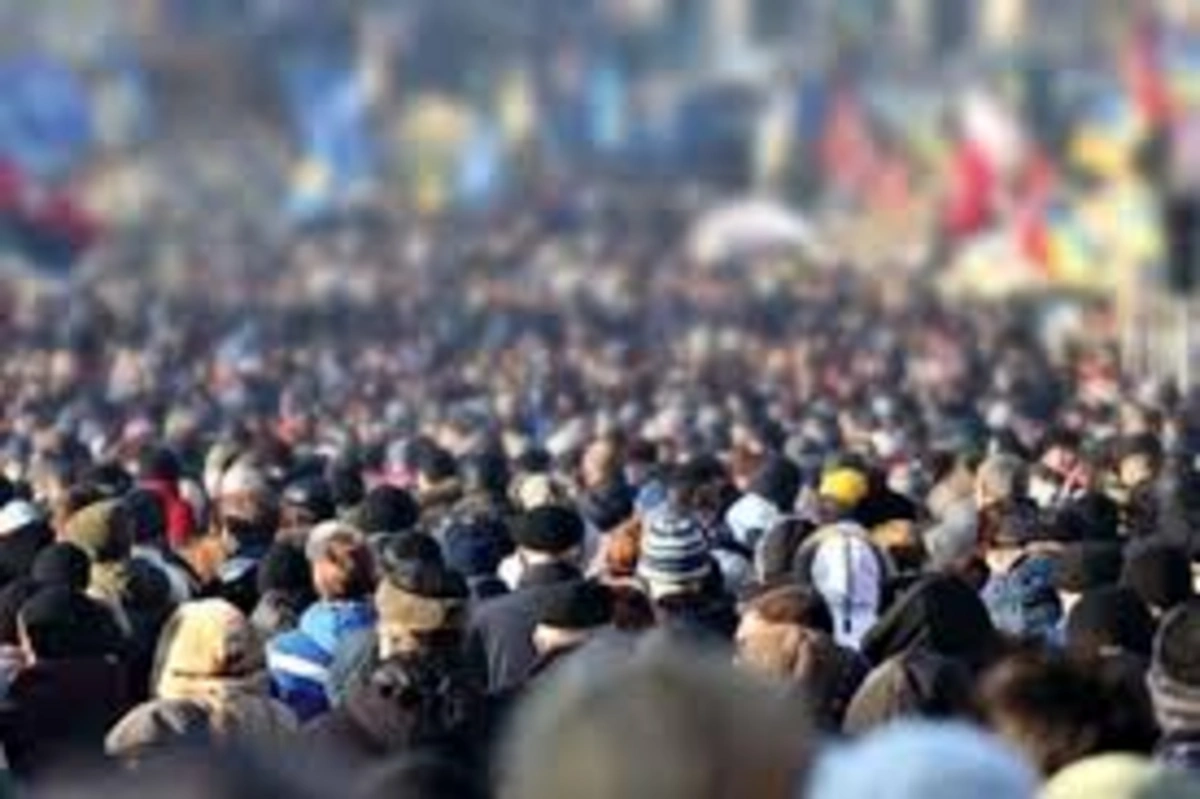 İran əhalisi yaşlanır: Ölkədə orta yaş həddi sürətlə artır