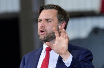 Вэнс: США надо время от времени испытывать ядерное оружие