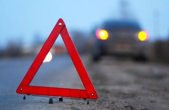 В Ширване при столкновении автомобилей один человек погиб, двое пострадали