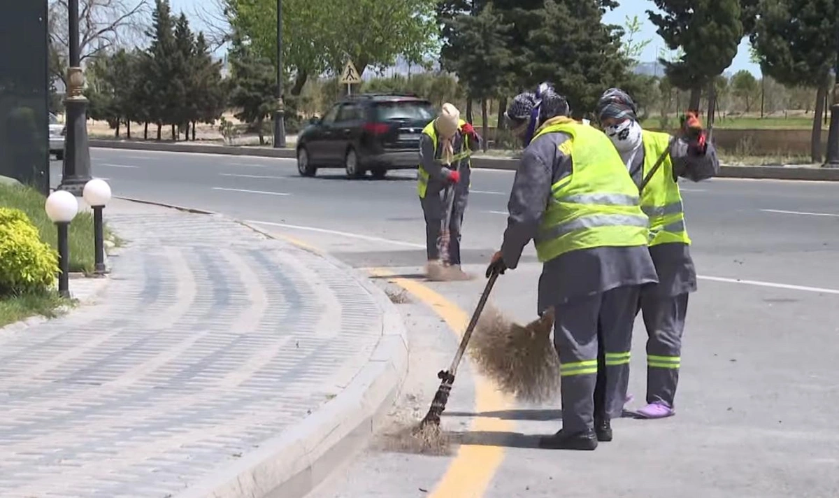 Bakıda süpürgəçi qadın avtomobillə vurulub: