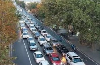 На ряде улиц и проспектов Баку затруднено движение транспорта