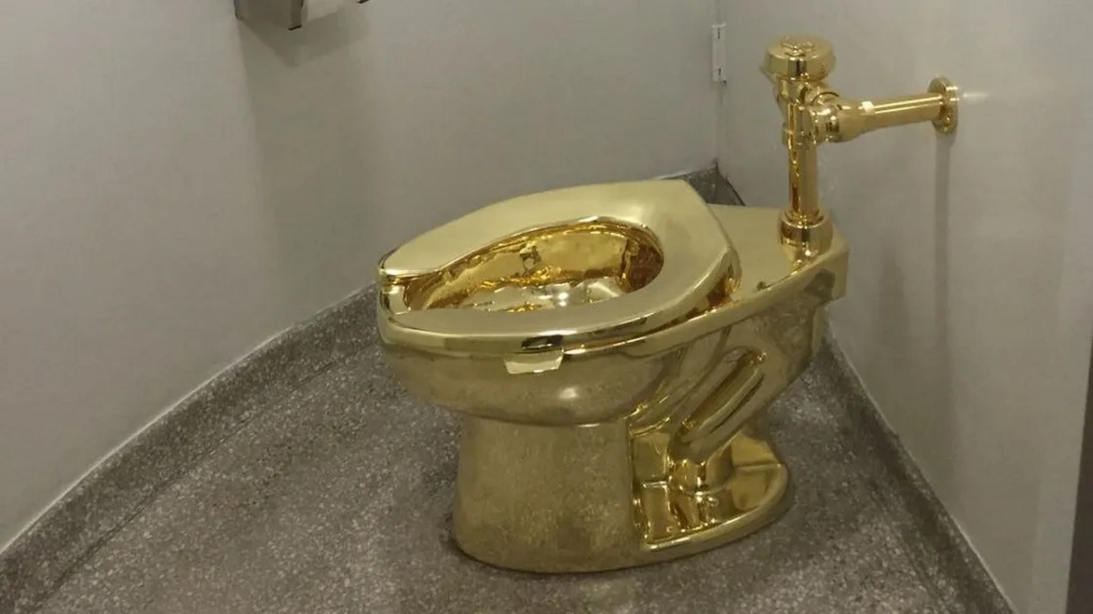 В США продадут золотой унитаз за 10 млн долларов