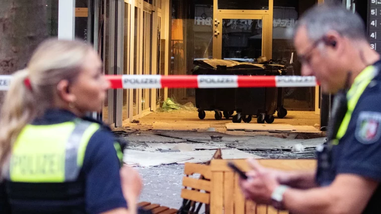 В школе на севере Германии прогремели взрывы