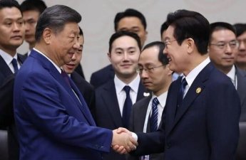 Szinpin Cənubi Koreya liderinə telefon hədiyyə etdi