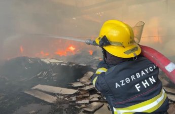 Sumqayıtda beşmərtəbəli yaşayış binasında yanğın baş verib