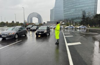 Дорожная полиция обратилась к водителям в связи с дождливой и туманной погодой