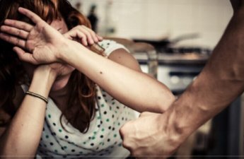 “Onlar xaricə gedəndə arvadı evdə tək qoymurlar, öldürüb gedirlər” – Bakıdakı qətlin təfərrüatı