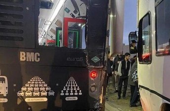 Bakıda avtobuslar toqquşdu - Yaralananlar var - VİDEO