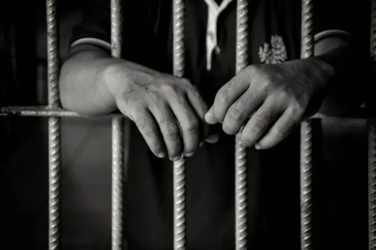 Məşhur “qanuni oğru” həbsxanada öldü - FOTO