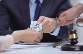 В Гусарском районе задержан чиновник, вымогавший взятки у сельчан