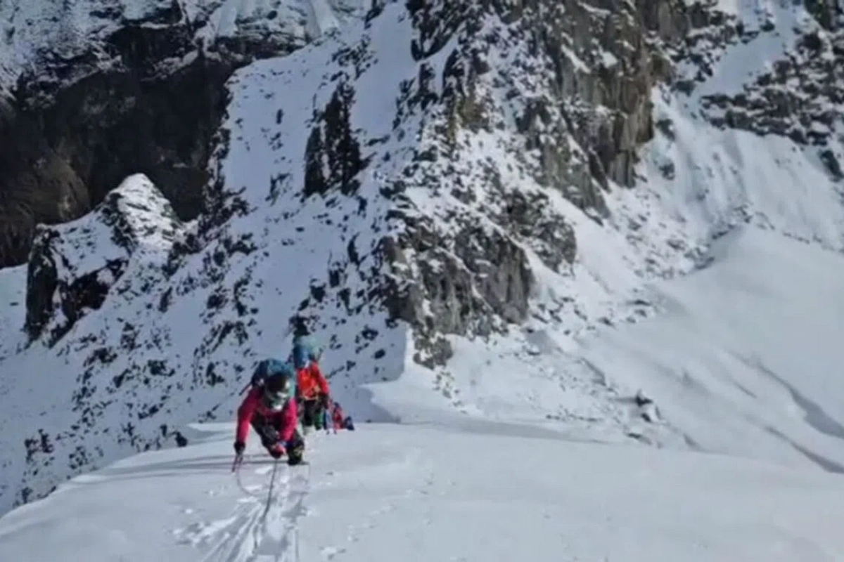 В Непале после схода лавины погибли семь человек погибли