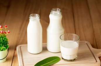 Hər gün 1 kasa qatıq yeyib, 1 stəkan kefir için