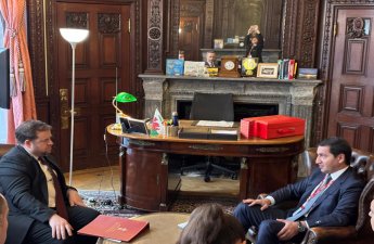 Hikmət Hacıyev Britaniyanın dövlət naziri ilə əlaqələrin genişləndirilməsini müzakirə edib - FOTO