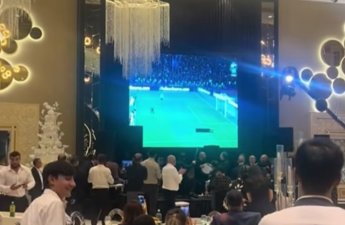 Toyda futbola baxdılar - VİDEO